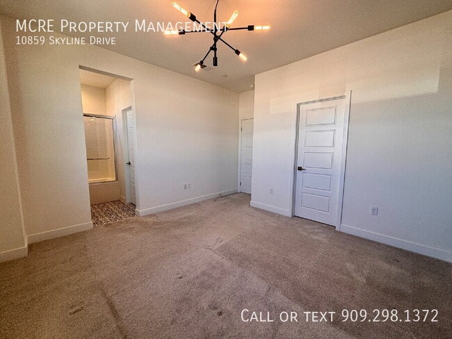 Building Photo - 10859 Skyline Dr