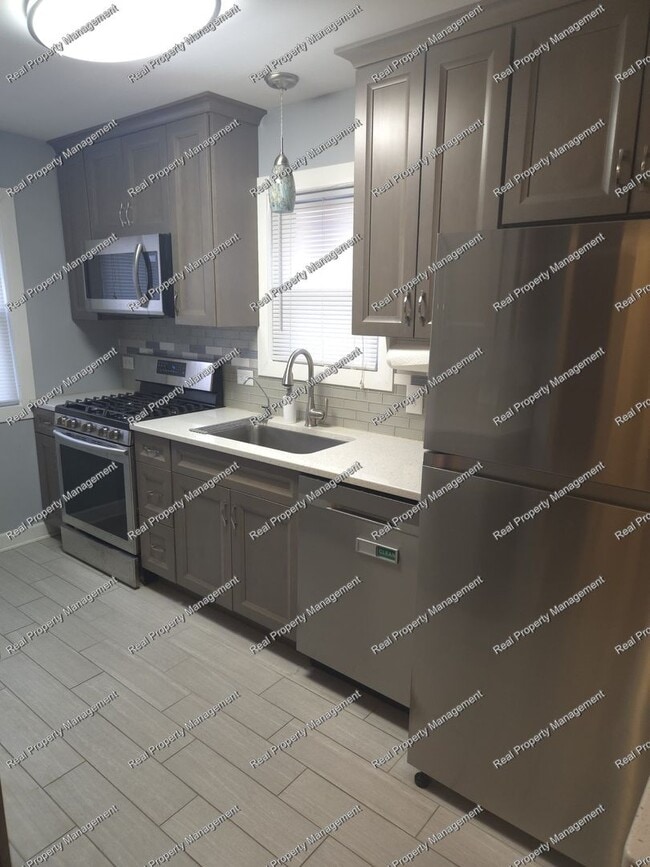 Building Photo - Updated Munster Cape Cod