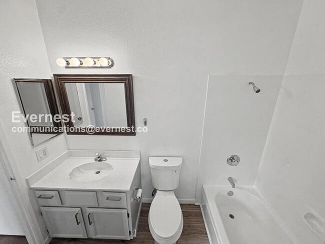 Building Photo - 1424 Market St