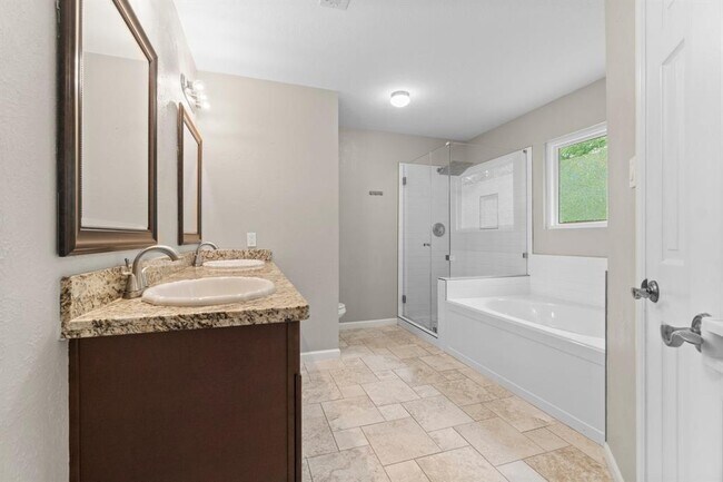 Building Photo - 28 Silver Elm Pl