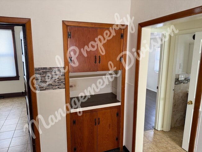 Building Photo - 4 Bed / 2 Bath Home – Large Yard, Basement, New Appliances!