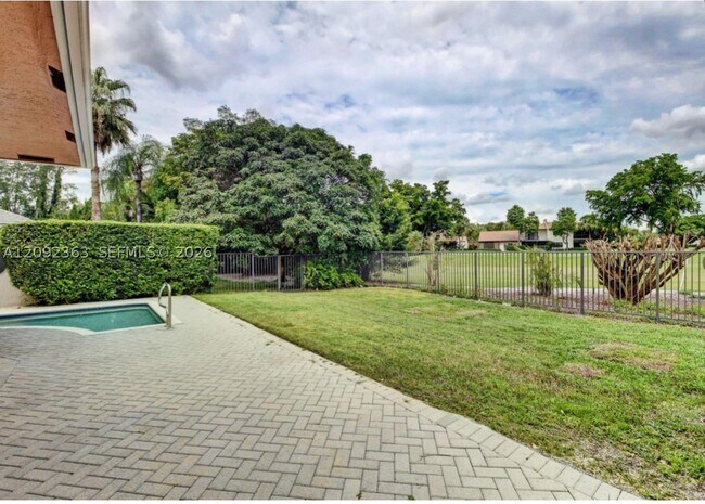Building Photo - 8291 Hampton Wood Dr