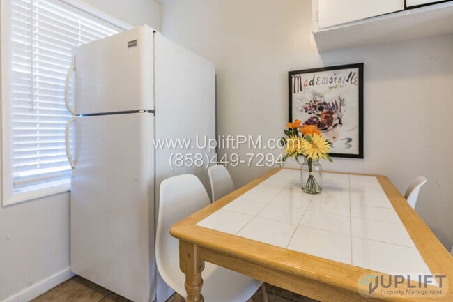 Building Photo - 4833 Castle Ave