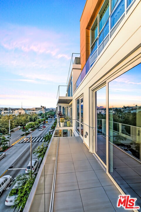 Building Photo - 1705 Ocean Ave