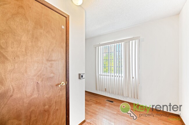 Building Photo - 1st Month Rent Free! Easy living 3 bedroom...