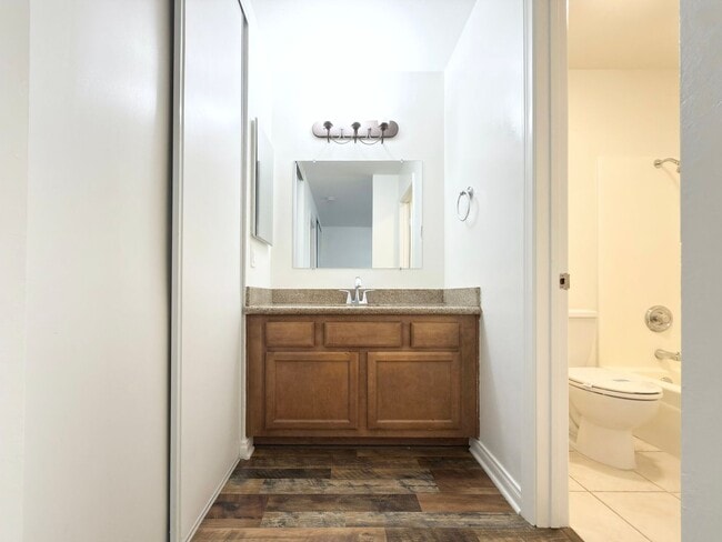 Building Photo - Lower Level Condo in Gated Arbor Hill!
