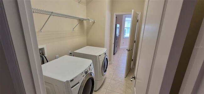 Building Photo - 108 Flame Vine Way