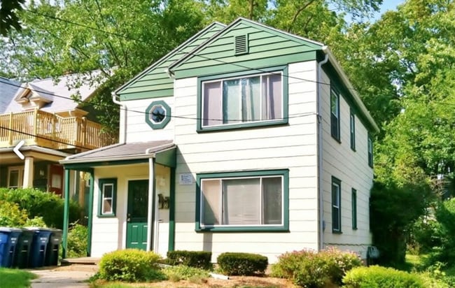 Building Photo - 606 W Summit St