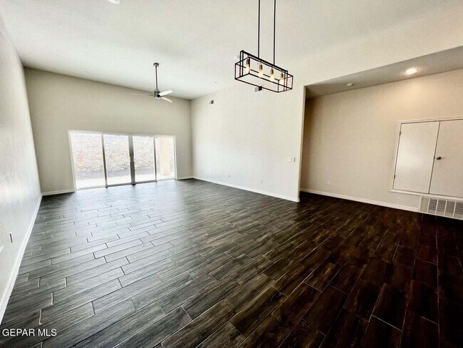 Building Photo - 13652 Glen Vista Ln