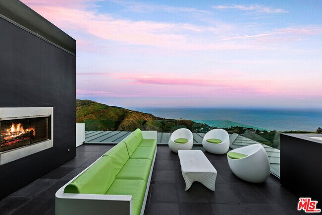 Building Photo - 21766 Azurelee Dr