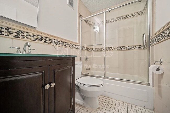 Building Photo - 2540 Shore Blvd