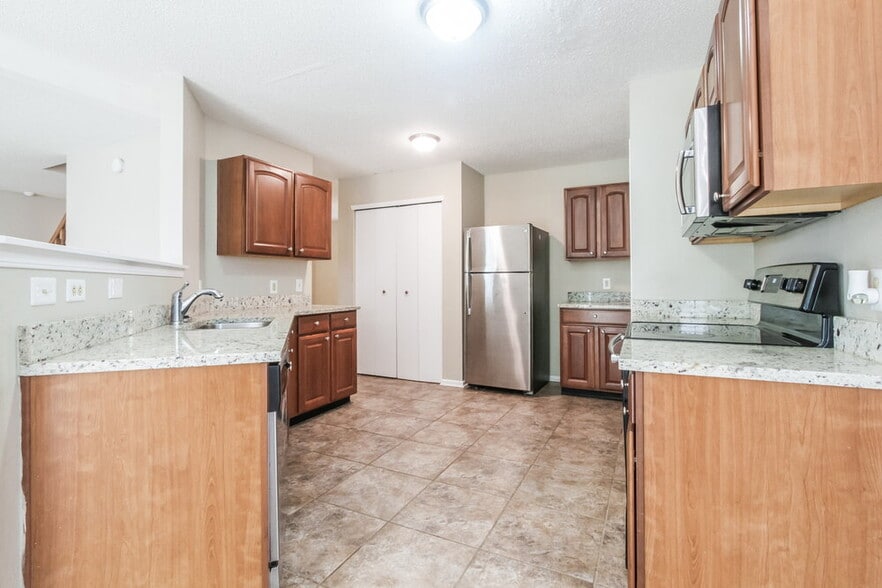 Building Photo - 9047 Bainbridge Dr