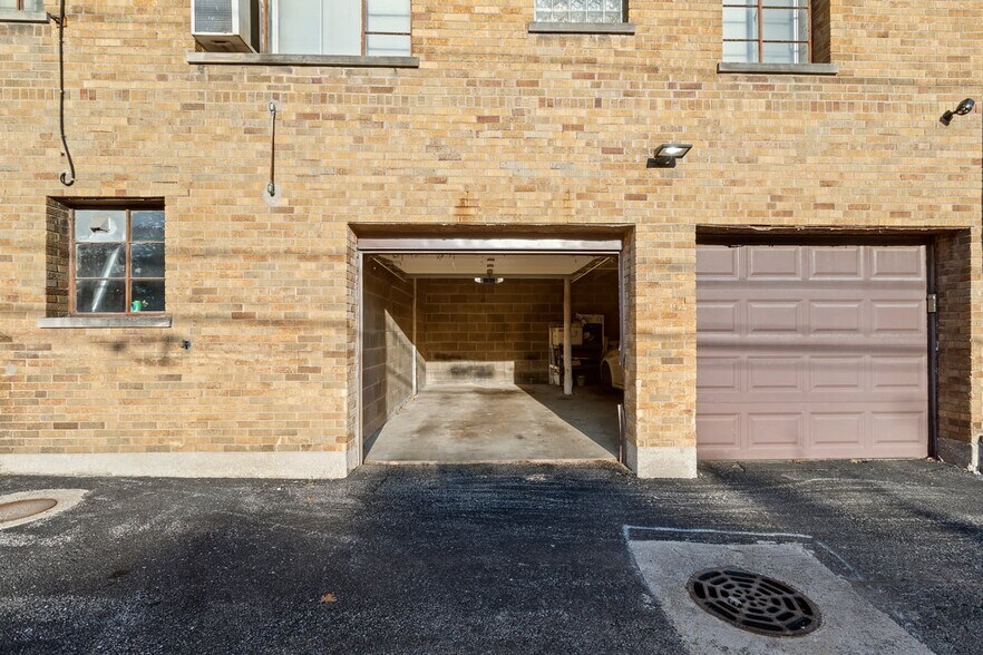 Building Photo - 1539 Monroe Ave