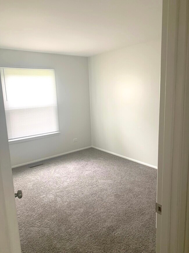 Building Photo - 1672 Evergreen Ave