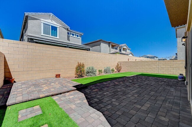 Building Photo - MODERN 2 Story, 3 Bedroom Home near Aliante!