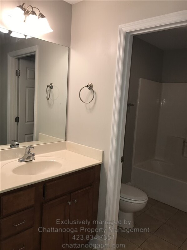 Building Photo - 2704 Stone Trace Dr