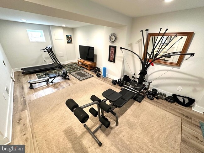 Building Photo - 842 E Cathedral Rd