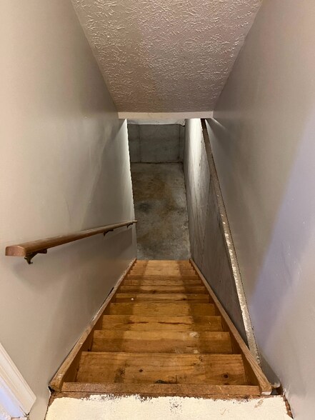 Building Photo - 225 Sherando Cir
