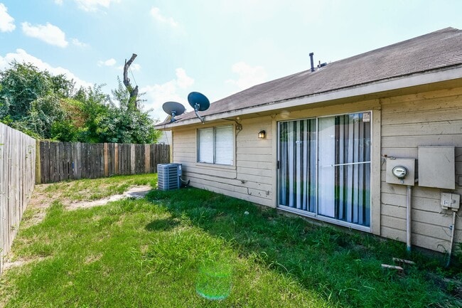 Building Photo - 13630 Alon Ln