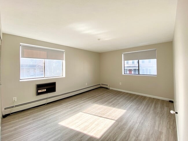 Building Photo - 128 Salem St