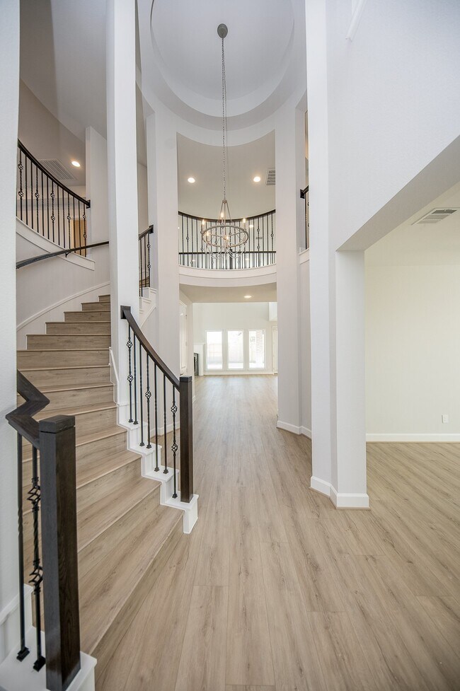 Building Photo - 29819 Breezy Pnes Lp