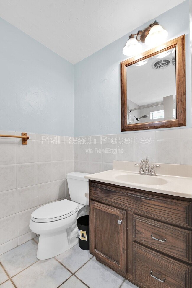 Building Photo - 2431 Key Largo Ln