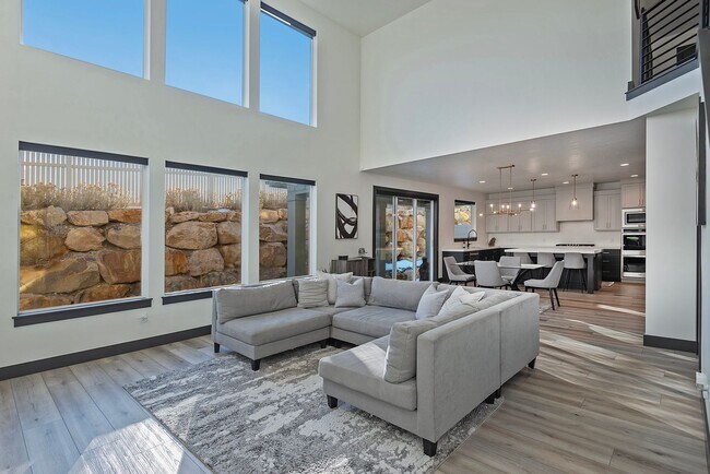 Building Photo - 423 W Red Wolf Dr