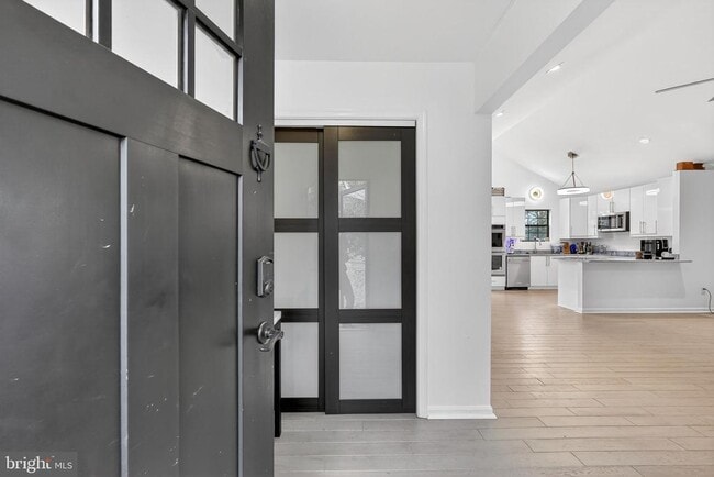 Building Photo - 7011 Fox Chase Rd