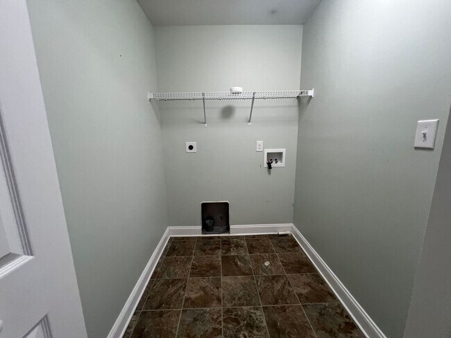 Building Photo - 314 Springcreek Ct