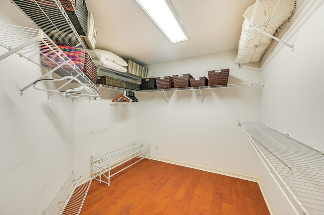 Building Photo - 25031 Banbridge Ct