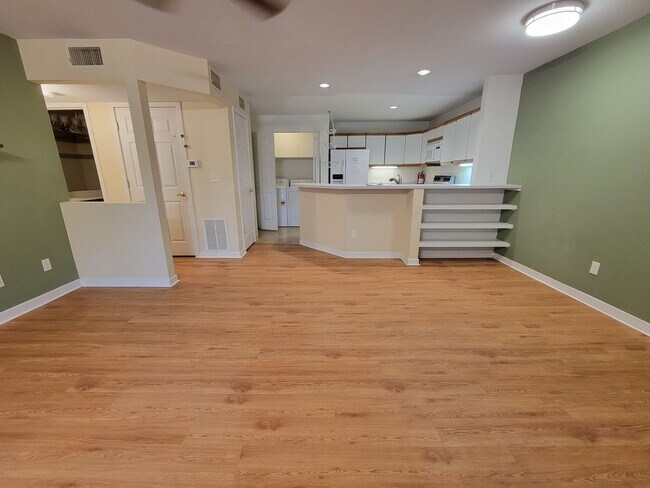 Building Photo - Super spacious 1 bedroom condo in South Boulder with reserved parking