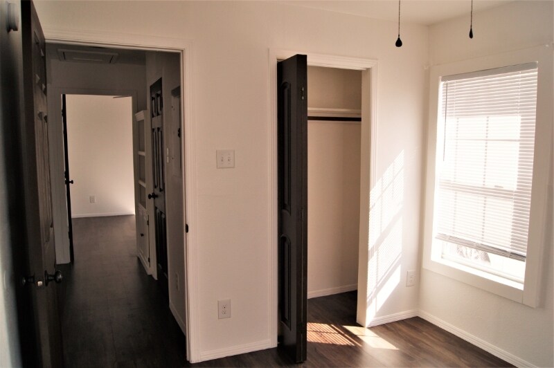 Building Photo - 1518 Huron St