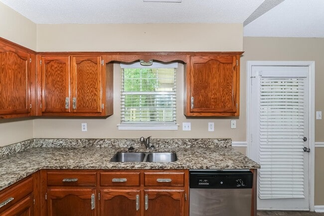 Building Photo - 4820 Greenlawn Cove