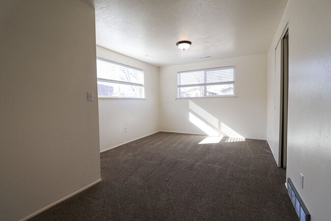 Building Photo - Loveland 2BR with Laundry and Balcony