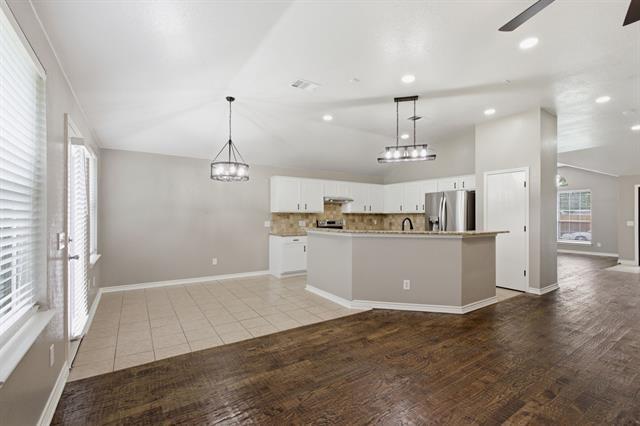 Building Photo - 1006 Lake Dallas Dr