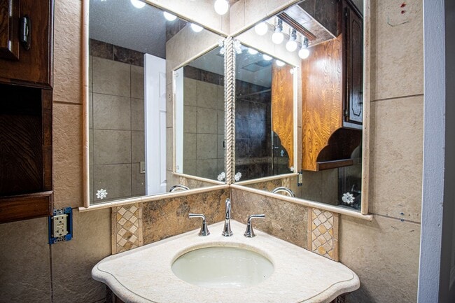 Building Photo - Great 3 Bed 2 Bath in OKC!