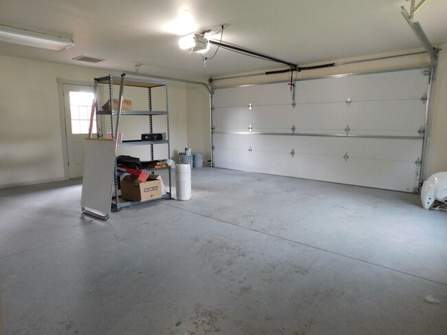 Building Photo - Recent Remodel