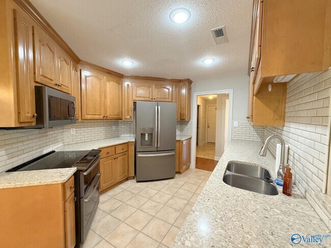 Building Photo - 238 Pebble Brook Dr