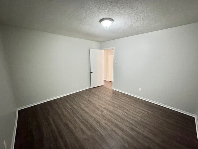 Building Photo - 4079 Forest View Dr