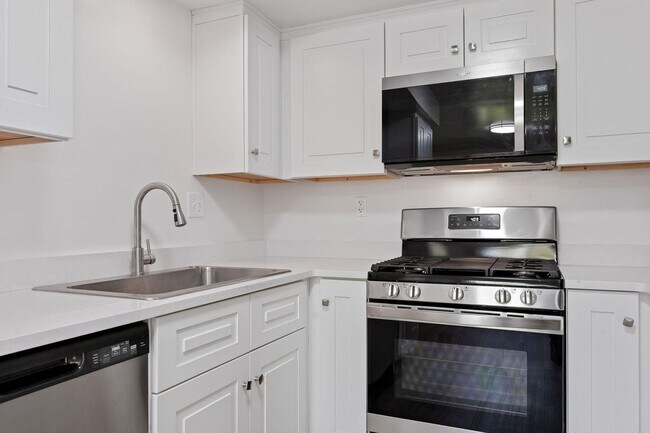 Building Photo - Updated 4BD/2BA Goleta Condo | Pool Access | Near UCSB | Easy Highway 101 Access