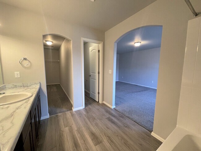 Building Photo - Townhome w/ 2 car garage, A/C-Newer, Low Maintance, & Conviniently Located