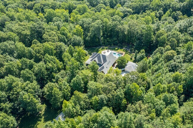 Building Photo - 246 Valley Meadow Dr