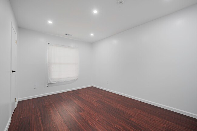 Building Photo - 77 Fairview Cir