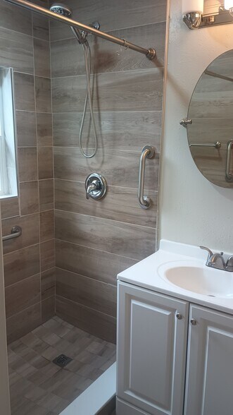 Building Photo - 2715 5th Ave E