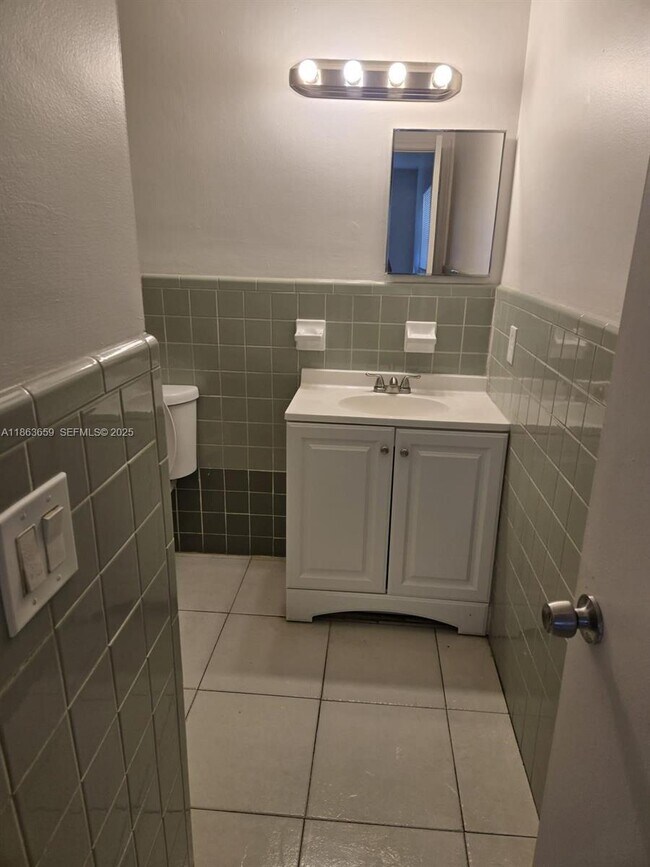 Building Photo - 4121 NW 30th Terrace