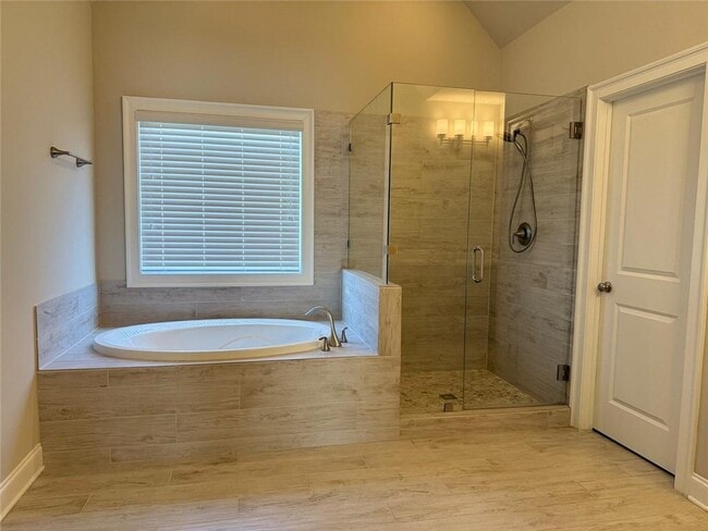 Building Photo - 6440 Bellmoore Park Ln