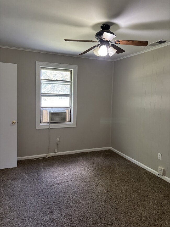 Building Photo - 141 Fannie Dr