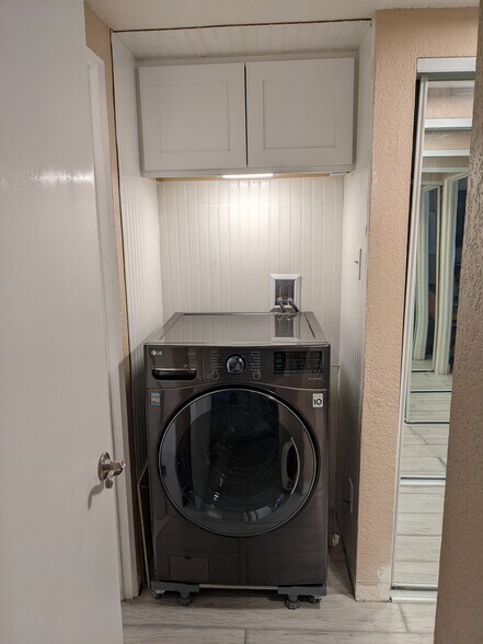 Building Photo - 655 N Pearl St