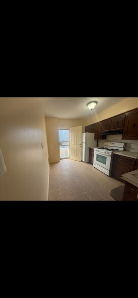 Primary Photo - 1898 Schenectady Ave