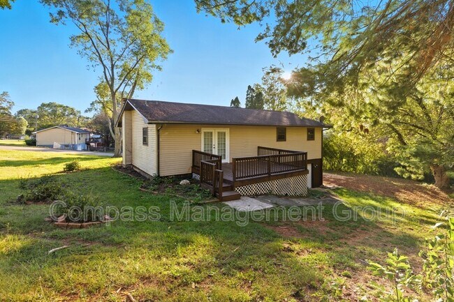 Building Photo - 7800 Temple Acres Dr